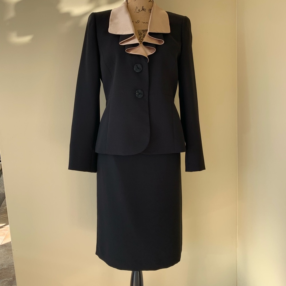 Le Suit black/gold petite skirt suit